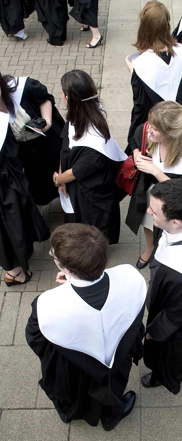 A China forma 12 milhões de universitários por ano — para empregos que não existem mais