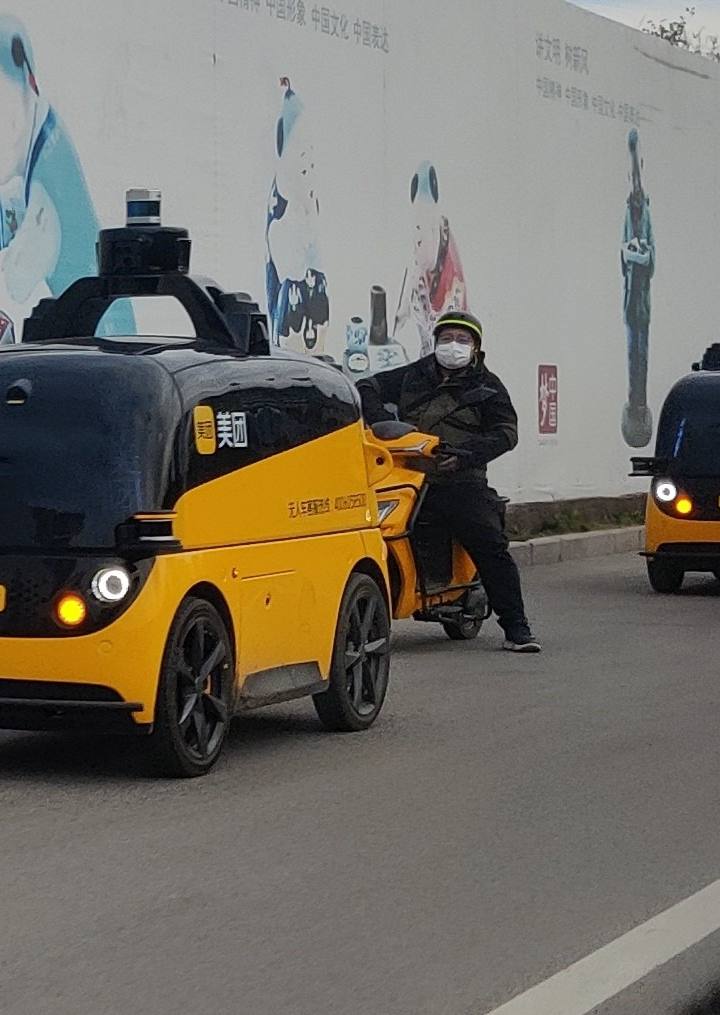 O robô que já entrega sozinho na China: a última milha sem humano