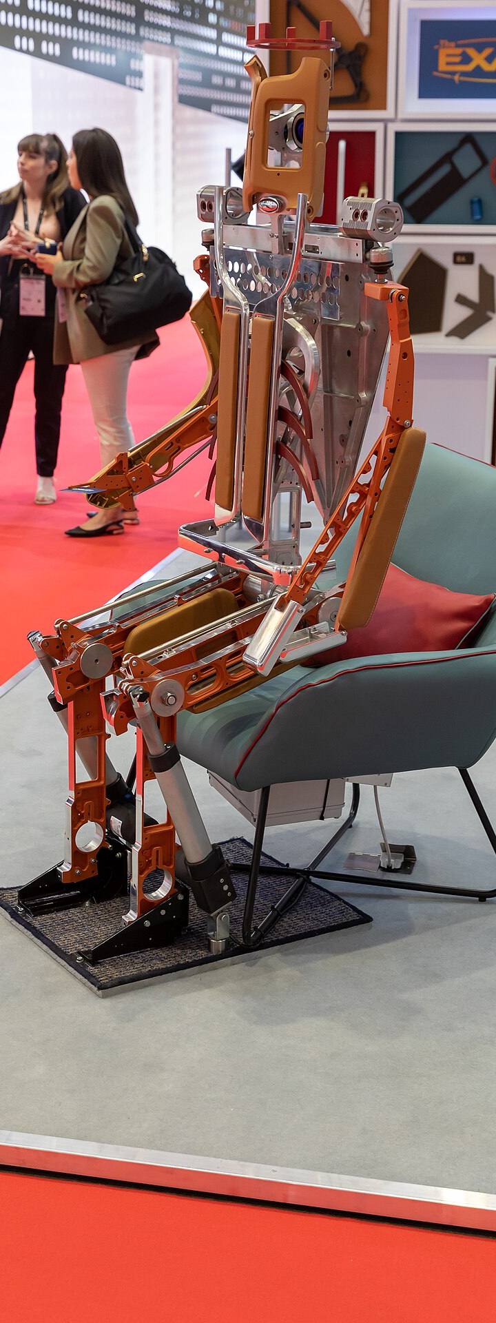 A China colocou robôs humanoides para fiscalizar o trânsito