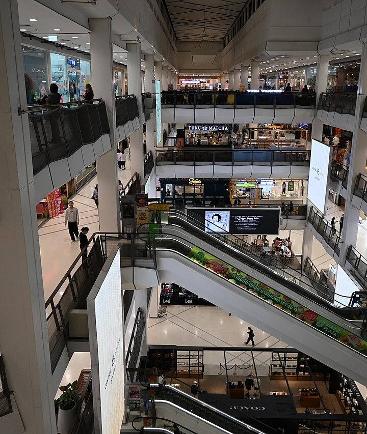 Vieram pelos carros, vieram pelas lojas: por que o varejo físico não morreu