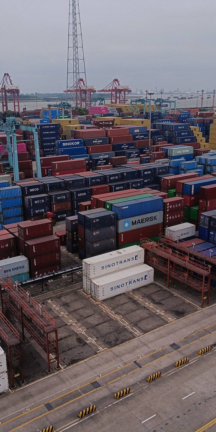 Exportacoes da China crescem 27% em junho de 2026 com boom de IA
