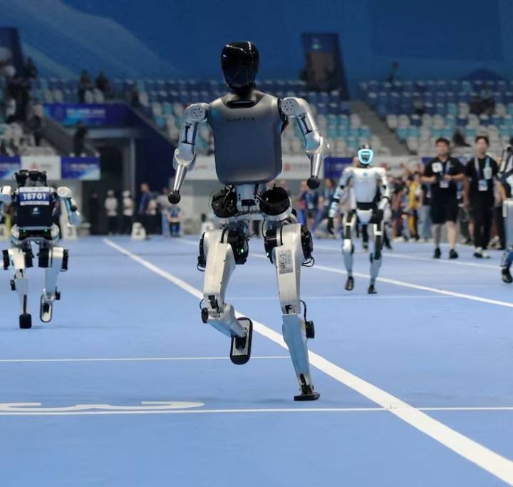 O robô que correu mais rápido que Bolt