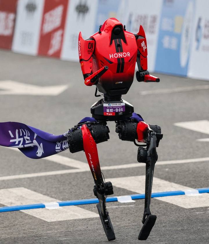 Robô chinês bate recorde mundial da meia-maratona em Pequim