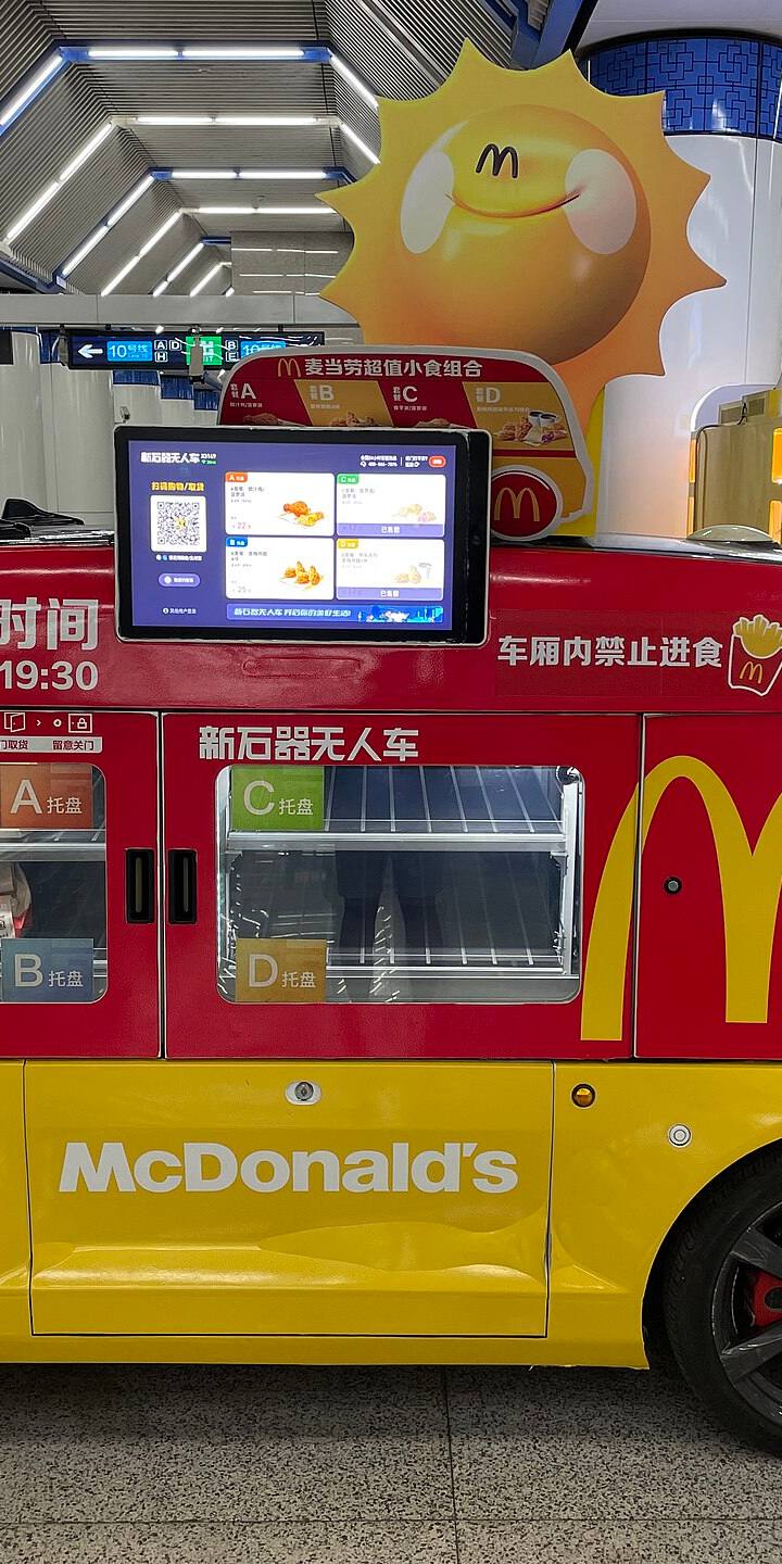 Na China, a vending machine pode vender ouro, caranguejo vivo ou um brinquedo surpresa